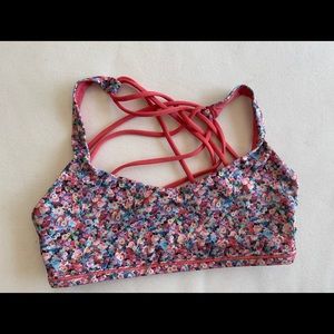 Lululemon  sports bra size 6